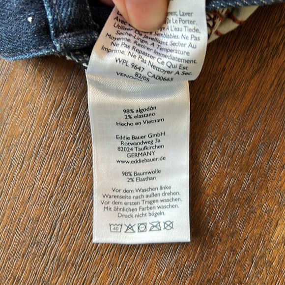 Eddie Bauer Women's Boyfriend Rolled Shorts Denim, Size 12 - Picture 8 of 10